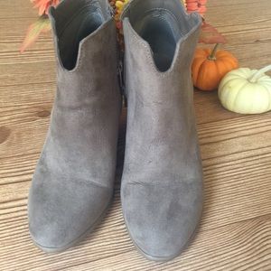 CARLOS SANTANA-Taupe Booties- 6M